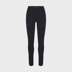 Matte High-Waisted V-Line Leggings