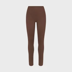 Matte High-Waisted V-Line Leggings