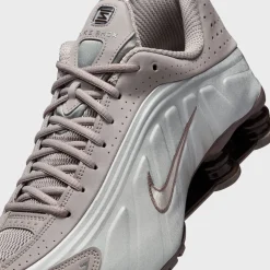 Shox R4