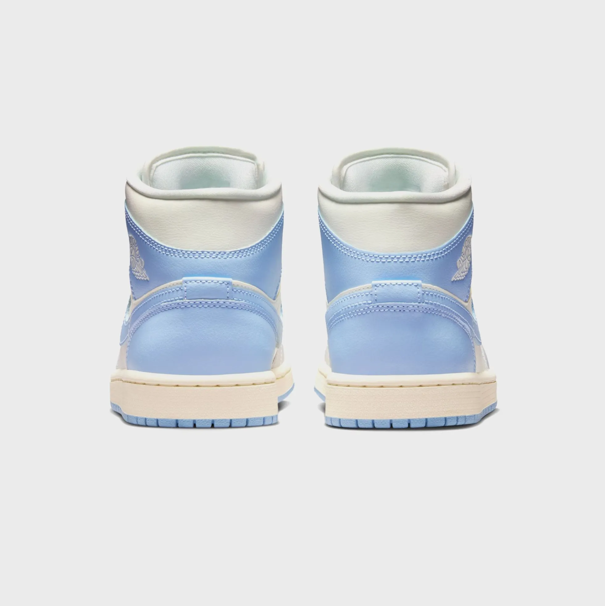 WMNS Air Jordan 1 Mid