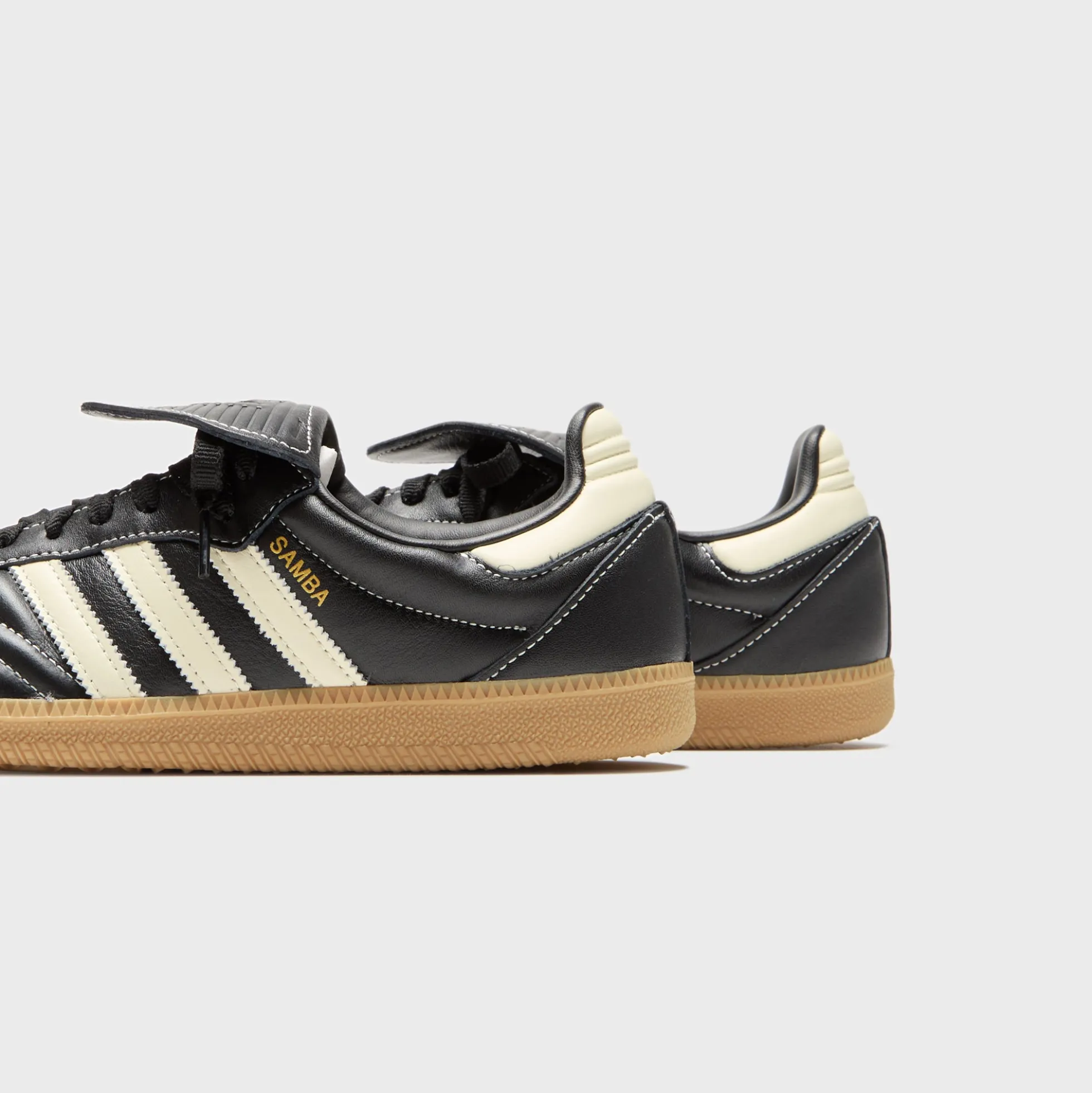 WMNS Samba Long Tongue